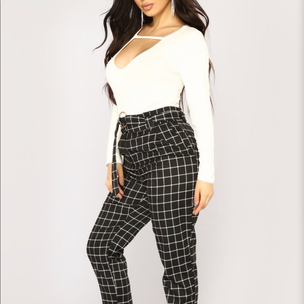 Fashion Nova Keyhole top - Picture 5 of 7